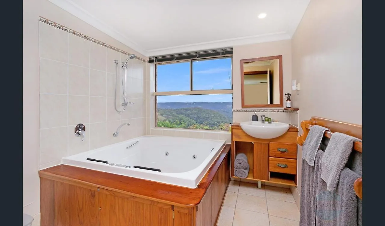 Vakantiehuis Artisan Spa Views 5 Bedrooms 4 Bathrooms Maleny