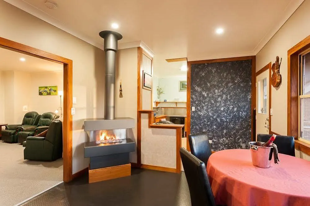 Artisan Spa Views 5 Bedrooms 4 Bathrooms Maleny