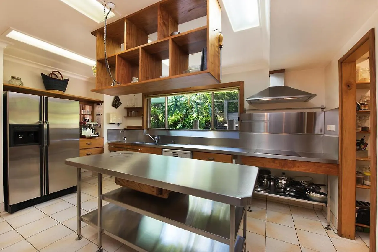 Artisan Spa Views 5 Bedrooms 4 Bathrooms Maleny Australia