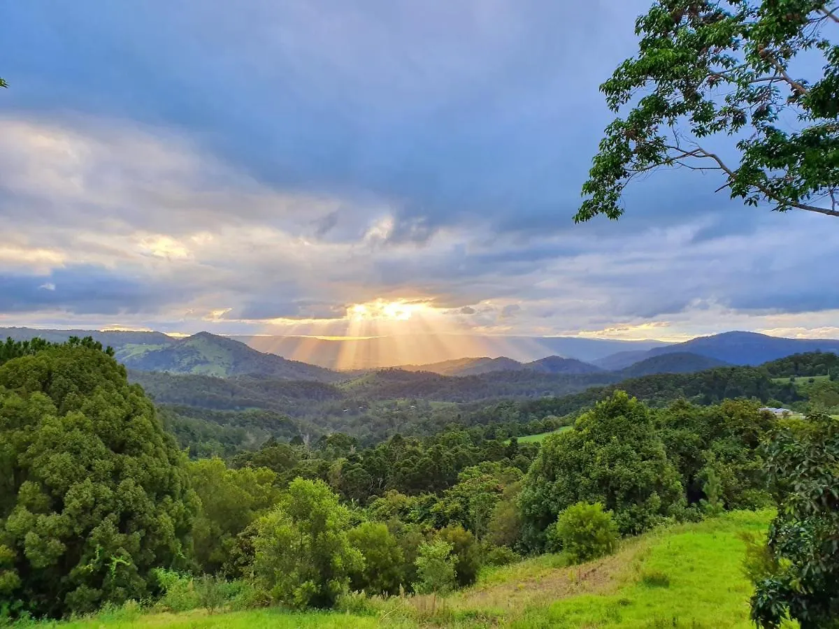 Artisan Spa Views 5 Bedrooms 4 Bathrooms Maleny Holiday home
