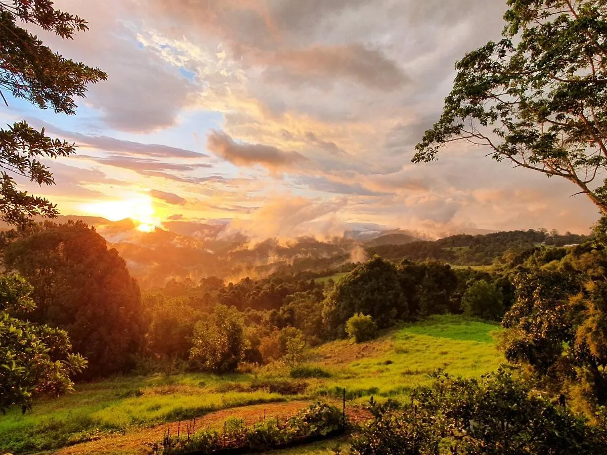 Artisan Spa Views 5 Bedrooms 4 Bathrooms Maleny Holiday home