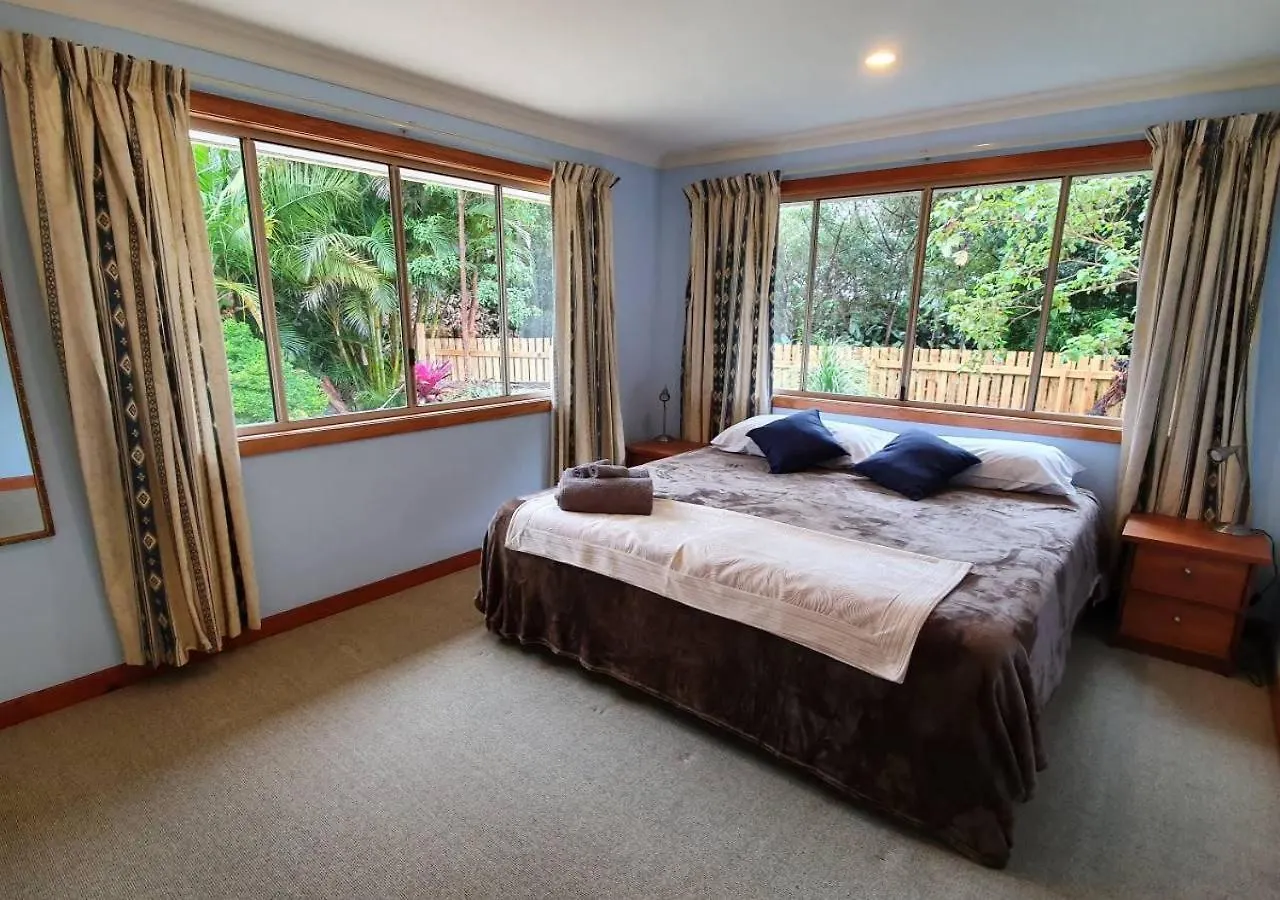 Artisan Spa Views 5 Bedrooms 4 Bathrooms Maleny Holiday home