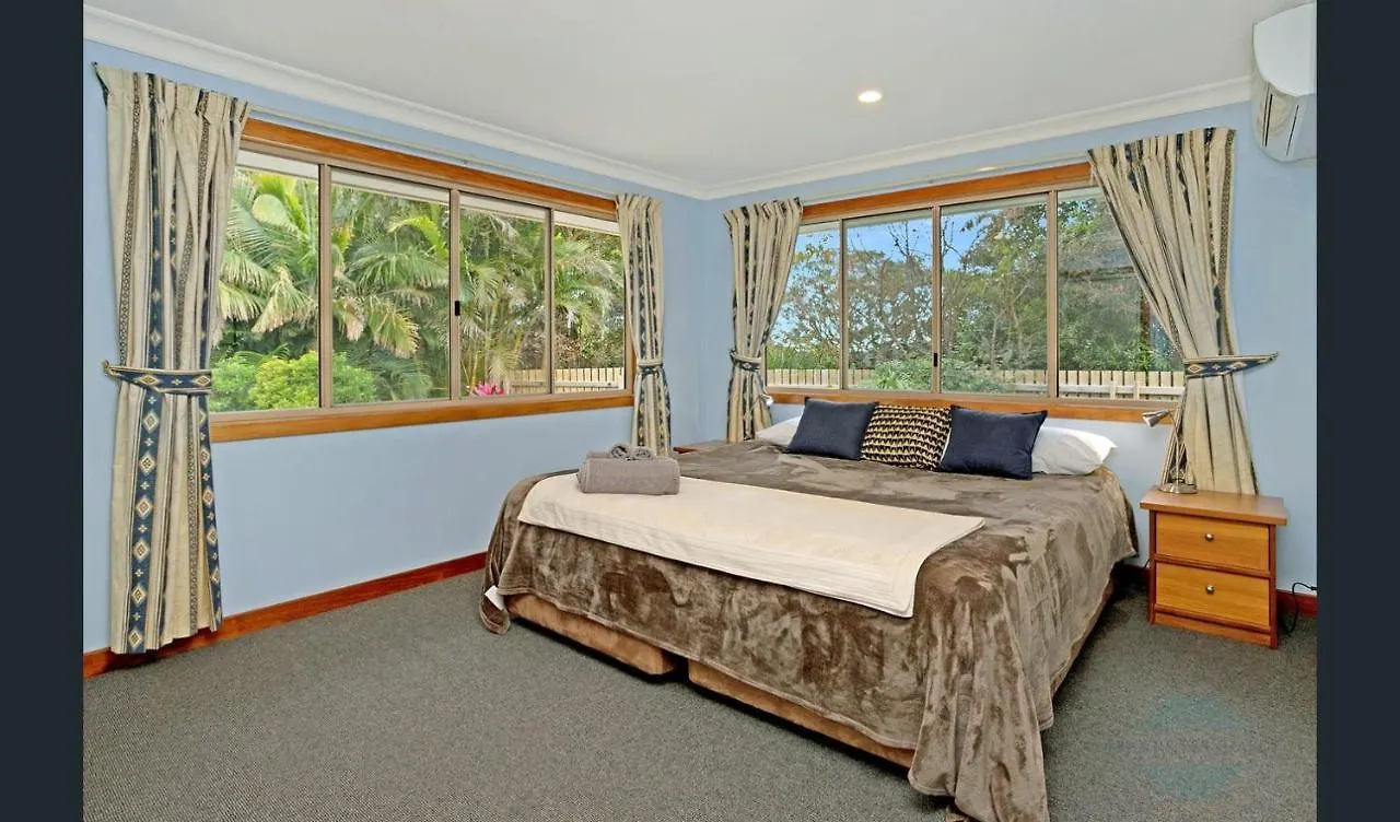 Artisan Spa Views 5 Bedrooms 4 Bathrooms Maleny Holiday home