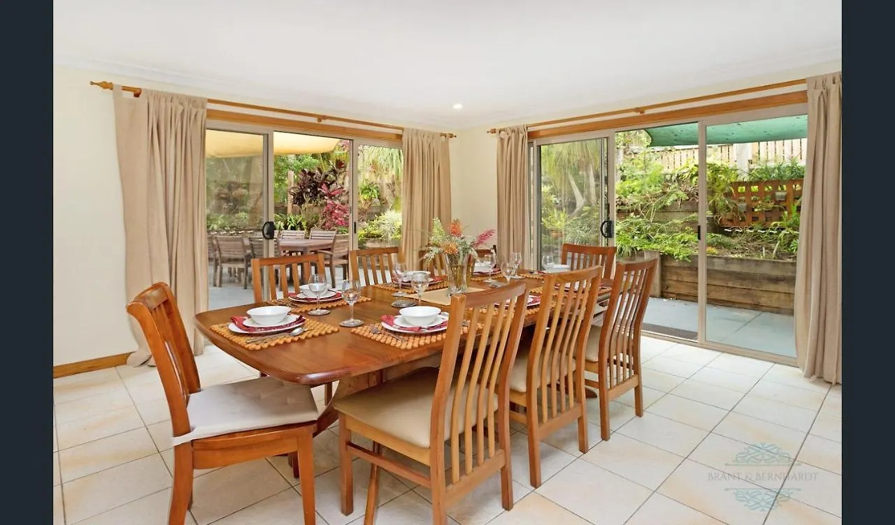 Holiday home Artisan Spa Views 5 Bedrooms 4 Bathrooms Maleny Australia