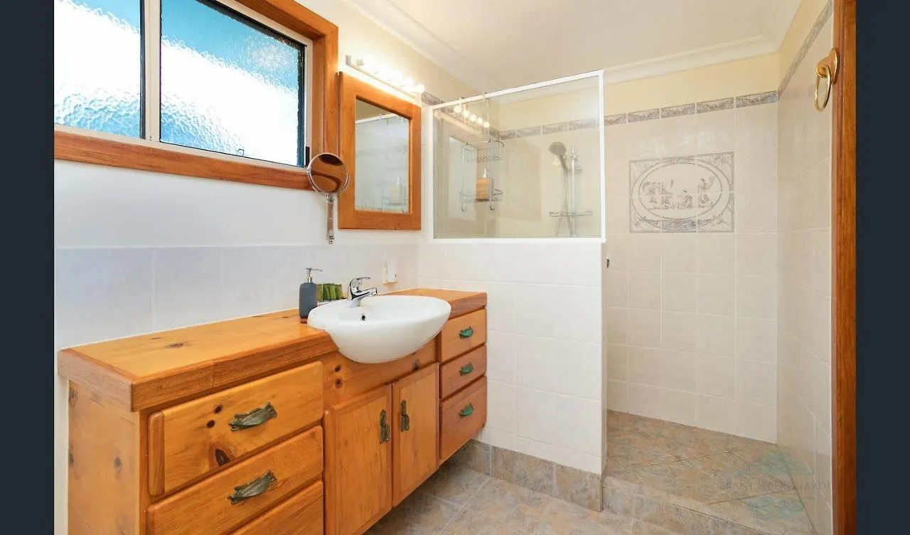 Artisan Spa Views 5 Bedrooms 4 Bathrooms Maleny