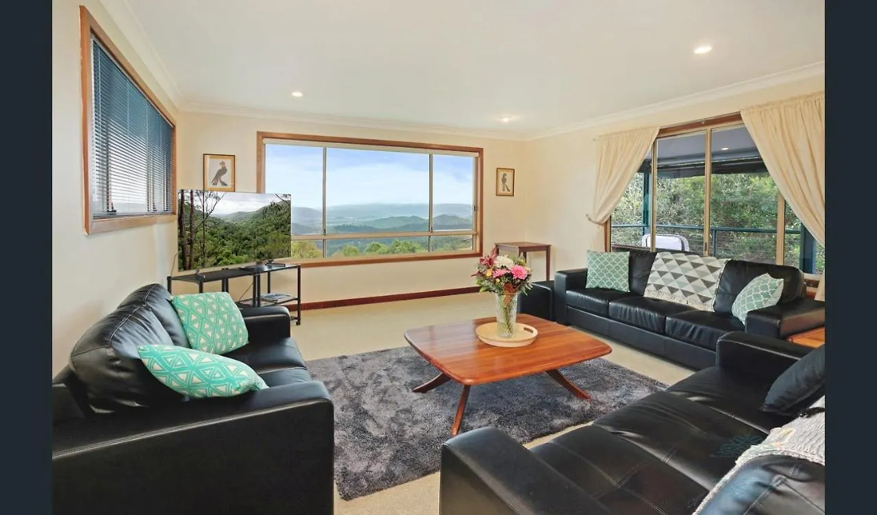 Artisan Spa Views 5 Bedrooms 4 Bathrooms Maleny Holiday home