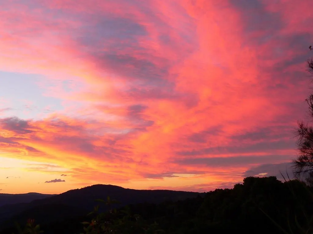 Artisan Spa Views 5 Bedrooms 4 Bathrooms Maleny Holiday home