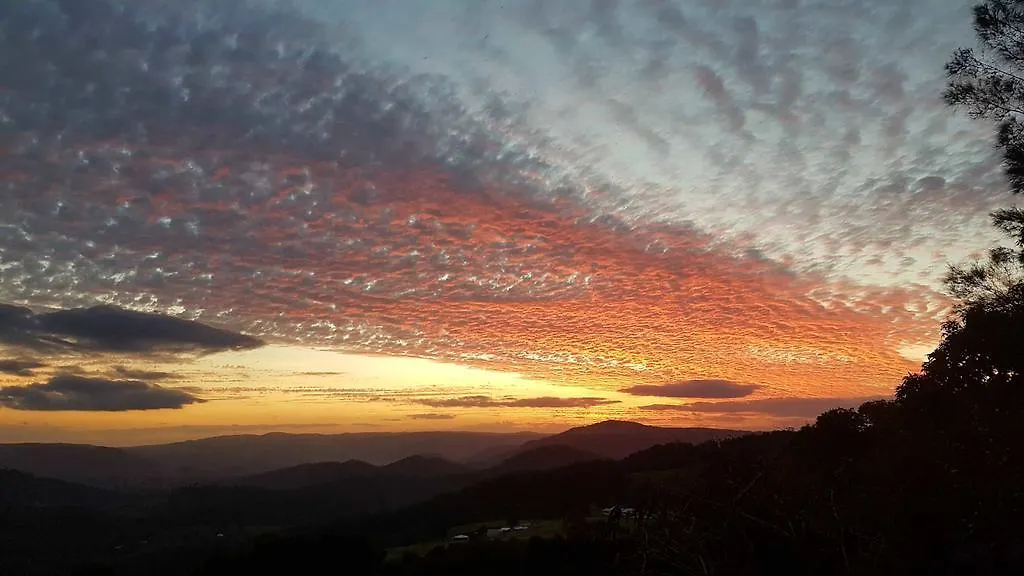 Artisan Spa Views 5 Bedrooms 4 Bathrooms Maleny Holiday home