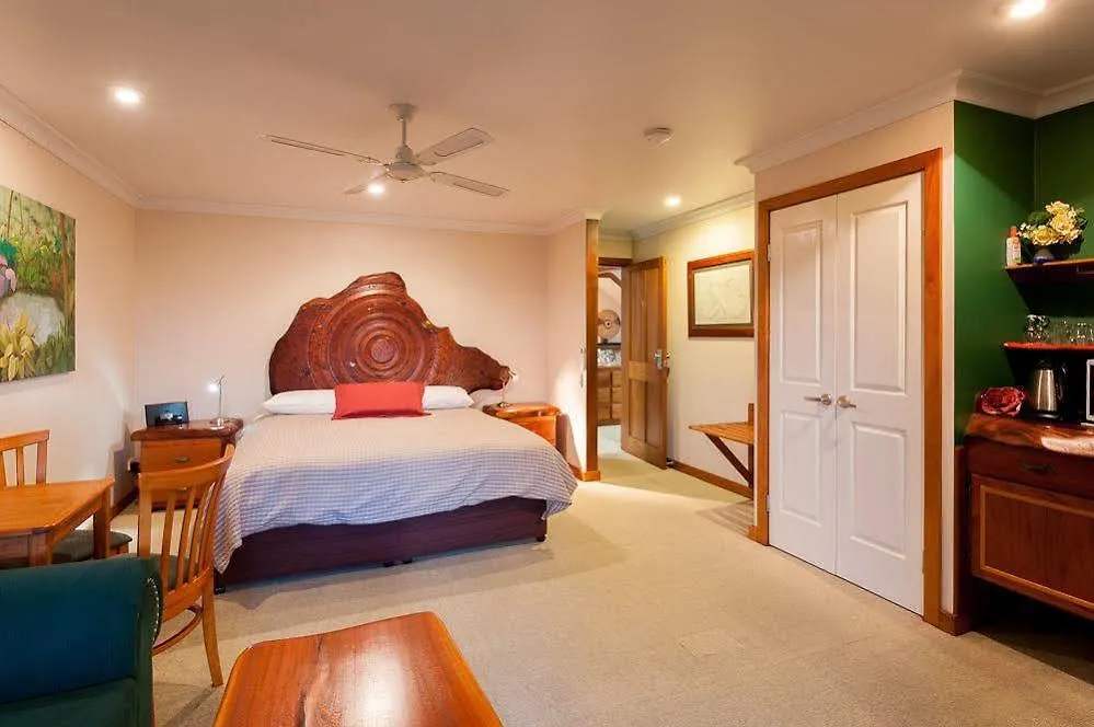 Holiday home Artisan Spa Views 5 Bedrooms 4 Bathrooms Maleny Australia