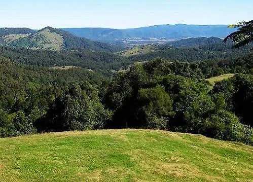 Artisan Spa Views 5 Bedrooms 4 Bathrooms Maleny Holiday home