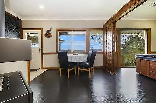 Artisan Spa Views 5 Bedrooms 4 Bathrooms Maleny 0*,  Australia