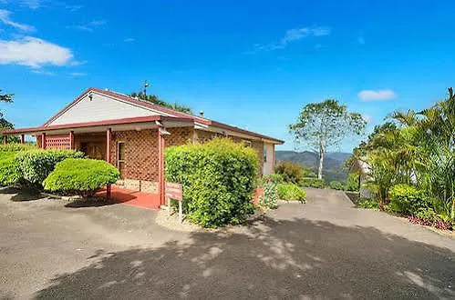Artisan Spa Views 5 Bedrooms 4 Bathrooms Maleny Holiday home